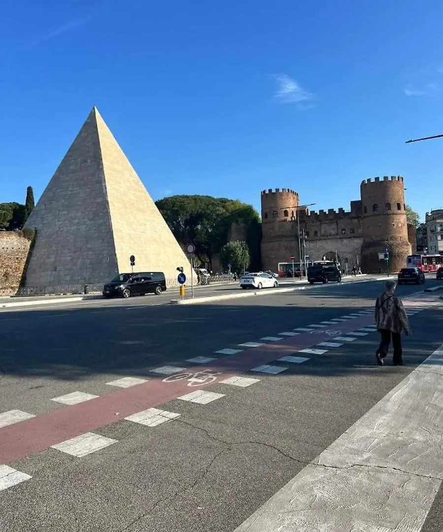 Appartament Piramide Cestia Rom Italien